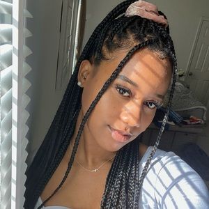 Meet your Posher, Dominique